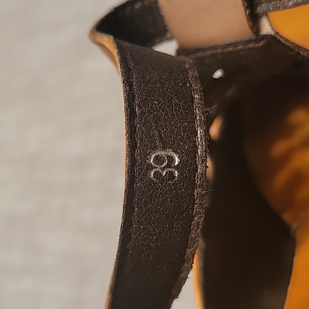 Gorgeous Retro Leather Mary Jane Pumps - Picture 6 of 16